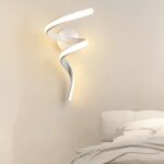 Luminaire LED mural blanc chic et élégant Luminaire LED mural blanc chic et élégant allumé dans une chambre