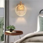 Luminaire LED mural chic et raffiné Luminaire LED mural chic et raffiné allumé dans une chambre
