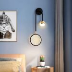 Luminaire LED mural moderne et décoratif Luminaire LED mural moderne et décoratif allumé sur un mur dans une chambre
