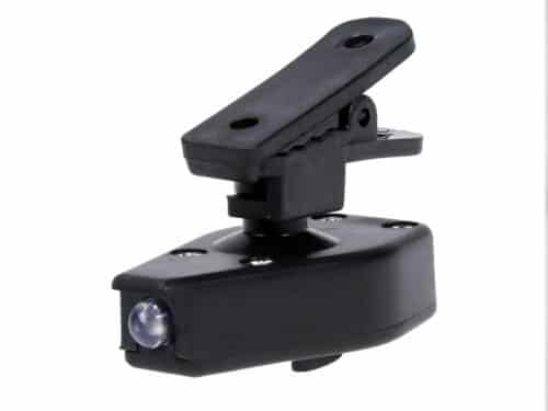Mini lampe LED à pince pour lunettes, de couleur noir, sur un fond blanc.