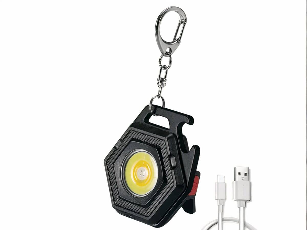 Mini lampe LED étanche pour porte clés Mini lampe LED étanche pour porte clés, sur un fond blanc.