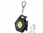 Mini lampe LED étanche pour porte clés, sur un fond blanc.