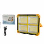 Projecteur extérieur LED puissant et pratique avec poignée intégrée Projecteur extérieur LED puissant et pratique avec poignée intégré sur fond blanc