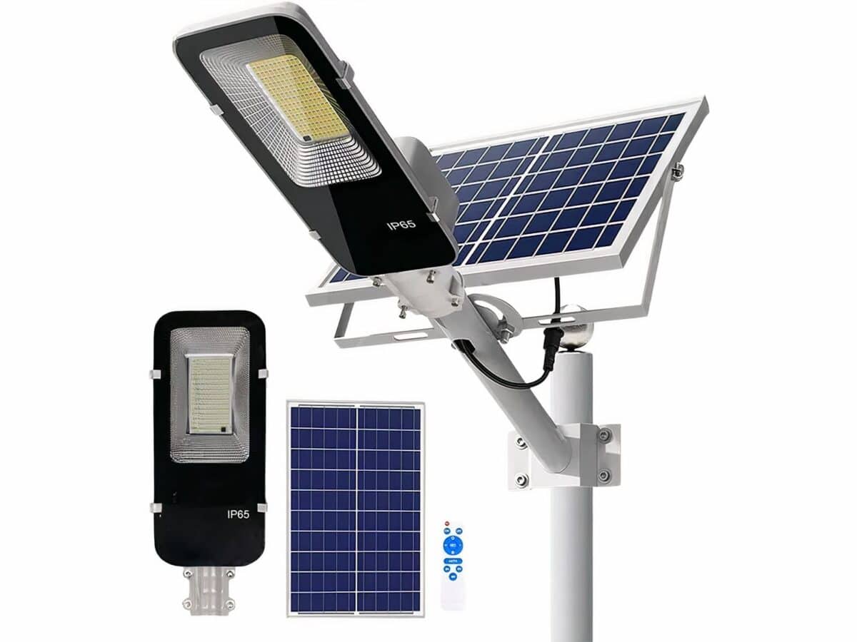 Projecteur extérieur LED puissant et pratique pour jardin Projecteur extérieur LED puissant et pratique pour jardin sur fond blanc
