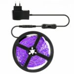 Ruban led 12v design avec lumière violette Ruban led 12v design avec lumière violette, sur un fond blanc.