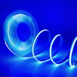 Ruban led 12v lumineux coloré Ruban led 12v lumineux avec câble USB, de couleur bleue sur un fond bleu.