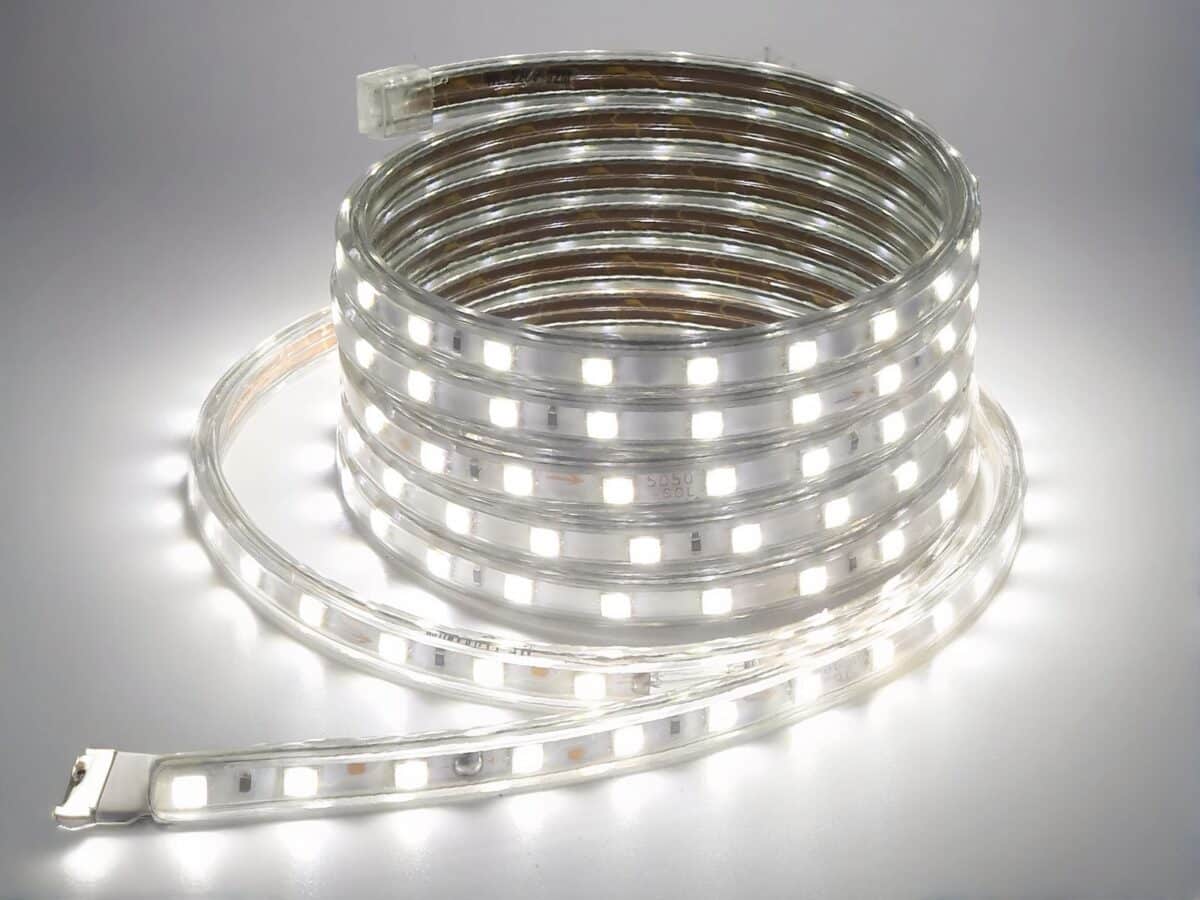 Ruban LED 220V adaptable et polyvalent Ruban LED 220V adaptable et polyvalent enroulé et allumé