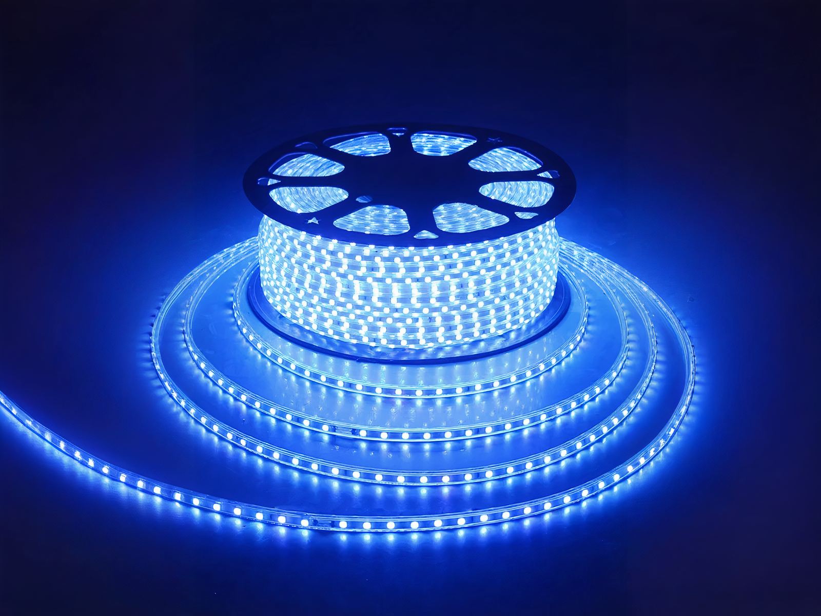 Ruban LED 220V décoratif et étanche bleu allumé