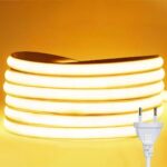 Ruban LED 220V flexible à haute luminosité Ruban LED 220V flexible à haute luminosité allumé sur fond orange