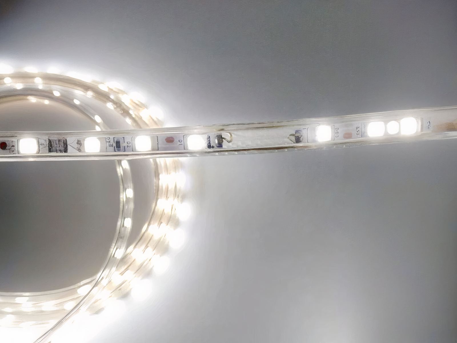 Ruban LED 220V flexible et résistant