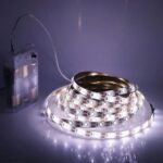 Ruban LED à pile 5m pratique et polyvalent Ruban LED à pile 5m pratique et polyvalent allumé sur fond sombre