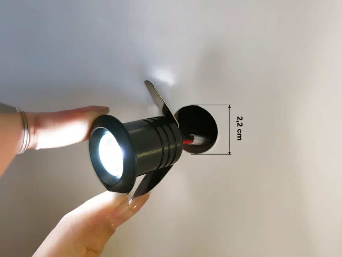 Spot LED encastrable noir moderne et élégant