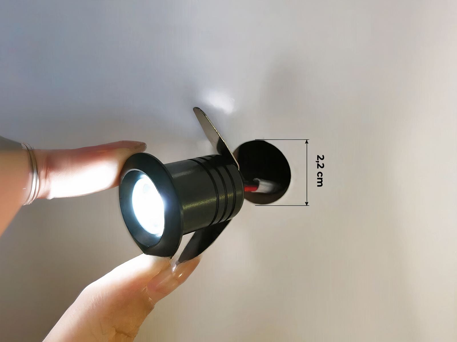 Spot LED encastrable noir moderne et élégant