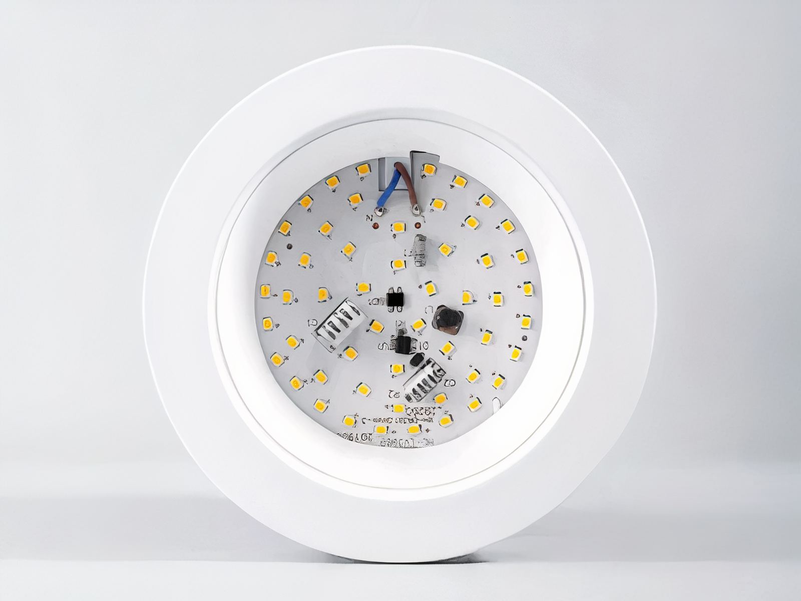 Spot LED encastrable pratique et moderne en aluminium