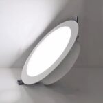Spot LED encastrable pratique et moderne en aluminium Spot LED encastrable pratique et moderne en aluminium allumé sur fond sombre