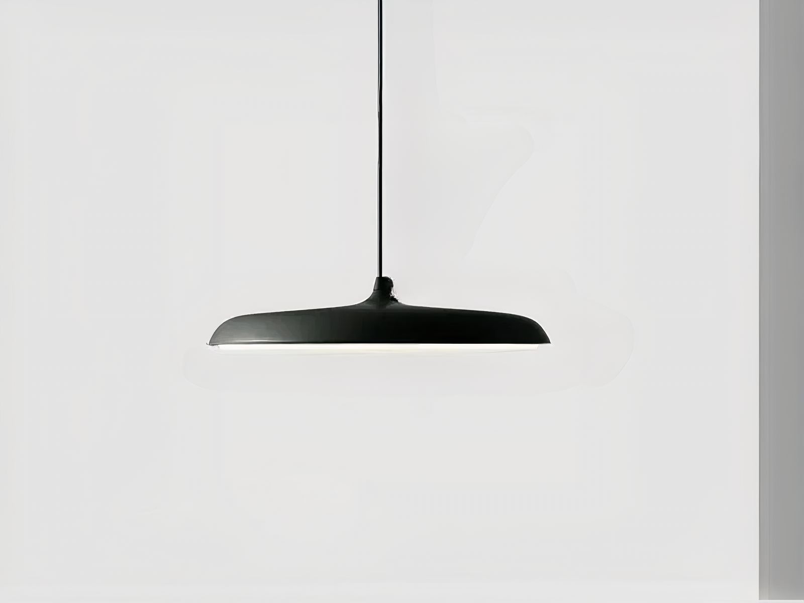 Suspension LED design en forme de soucoupe noire