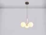 Suspension LED design moderne en métal blanc en forme de grappe, sur un fond gris.