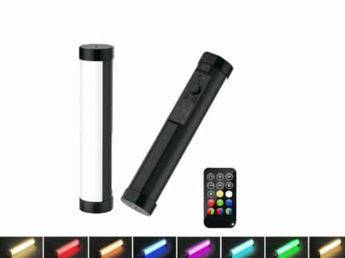 Tube néon LED pratique et polyvalent sur fond blanc