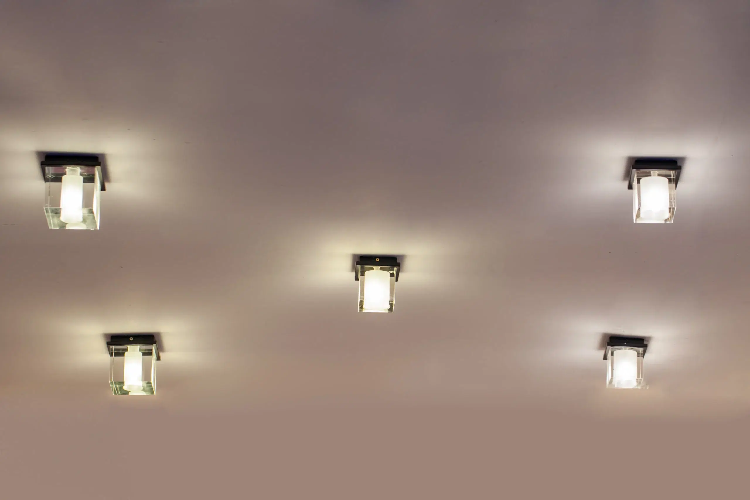 Plafonnier LED : nos conseils déco ! Plafonnier LED : nos conseils déco ! Conseils et astuces 82362744 l normal none scaled