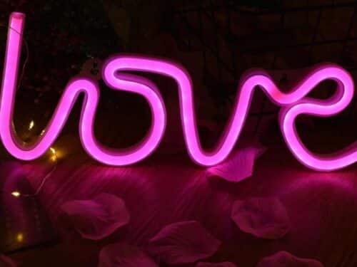 Enseigne love néon LED et silicone à accrocher