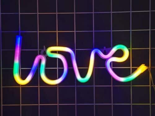 Enseigne love néon LED et silicone à accrocher
