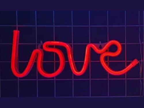 Enseigne love néon LED et silicone à accrocher