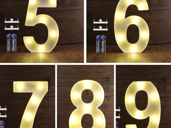 Ensemble d'enseignes lumineuses du chiffre 5 au chiffre 9. Les boites sont toutes illuminées.