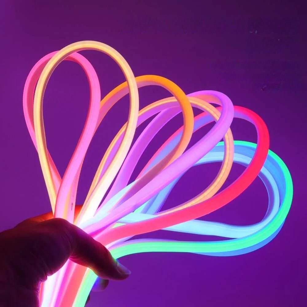 Rouleaux de bandeaux lumineux LED COB étanche à découper Bouquet de bandeaux LED COB étanche flexible, offrant un éclairage uniforme et puissant. Parfait pour personnaliser tout espace avec un style moderne et coloré.