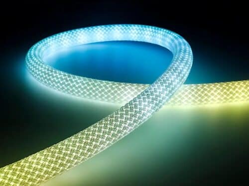 Ruban néon LED en silicone flexible, enroulé et illuminé avec des couleurs RVB vibrantes, idéal pour la décoration personnalisée intérieure et extérieure