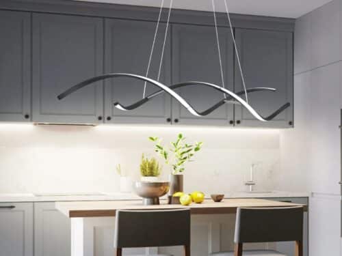 Le lustre LED contemporain aux lignes ondulées dans une cuisine;