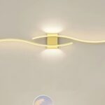 Applique murale LED minimaliste et moderne Applique murale LED au design minimaliste et moderne, composée de lignes ondulées et élégantes, diffusant une lumière douce et chaleureuse.