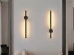 Applique murale LED rotative en métal noir, offrant une lumière moderne et réglable pour un éclairage élégant et personnalisé.