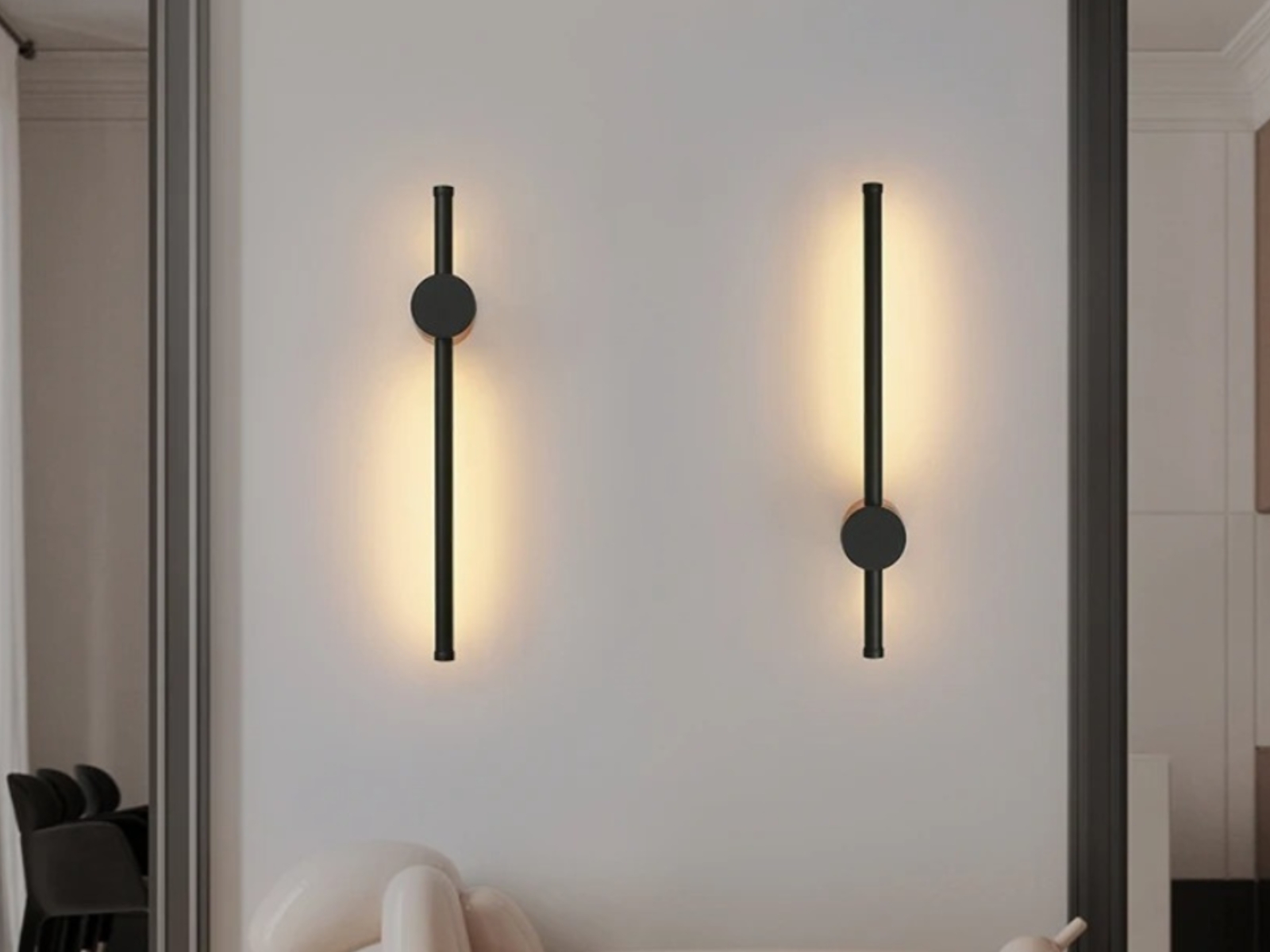 Applique murale LED rotative en métal noir Applique murale LED rotative en métal noir, offrant une lumière moderne et réglable pour un éclairage élégant et personnalisé.