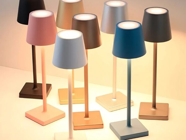 Lampe de lecture LED portable et rechargeable, disponible en plusieurs couleurs, avec un design compact et élégant, idéale pour un éclairage de rendez-vous.