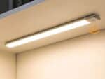 Lampe LED sans fil équipée d'un capteur de mouvement, idéale pour éclairer automatiquement les espaces sombres avec une lumière douce et fonctionnelle.