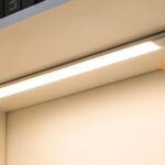 Lampe LED sans fil avec capteur de mouvement Lampe LED sans fil équipée d'un capteur de mouvement, idéale pour éclairer automatiquement les espaces sombres avec une lumière douce et fonctionnelle.