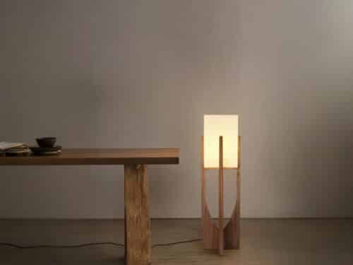 Lampadaire LED japandi design épuré en bois et en tissu